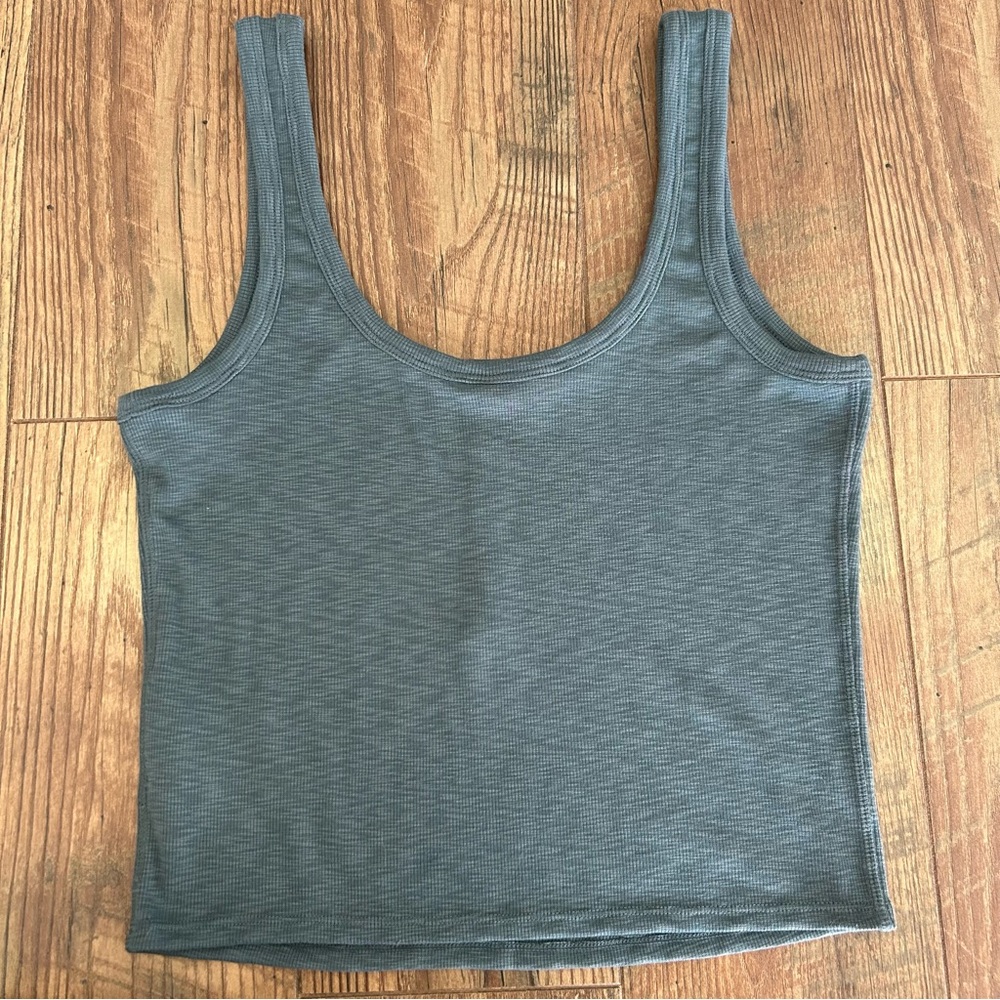 Vuori Sun Rise Crop Tank Top Medium - Picture 2 of 8